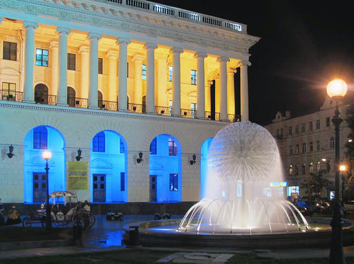 Консерватория в Киеве ночью фото
