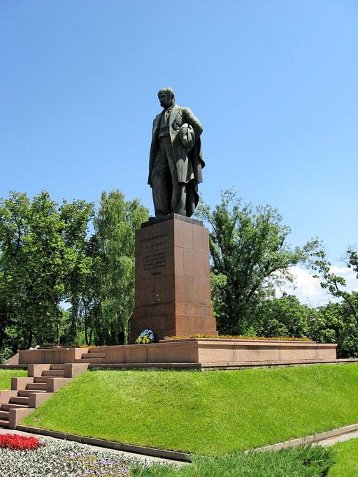Памятник Шевченко в Киеве фото