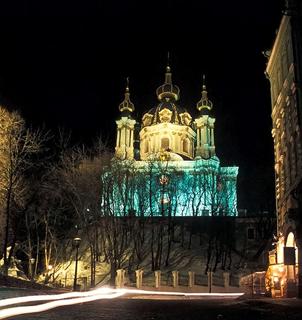 Андреевская церковь в Киеве ночью фото
