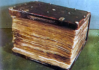 Древнерусская рукописная книга фото