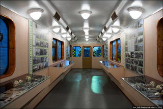 Вагон-музей киевского метро фото